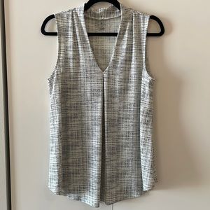 Worthington pleat front sleeveless blouse